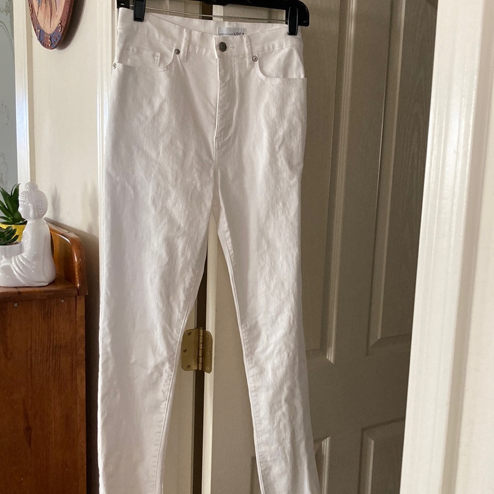 Loft white skinny jeans, never worn, frayed hem